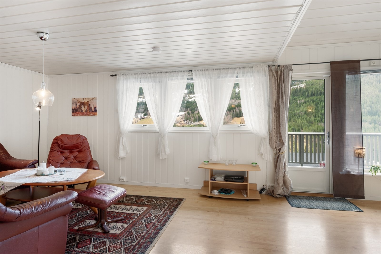 Fra stua har man også utgang til verandaen. Galleribilde