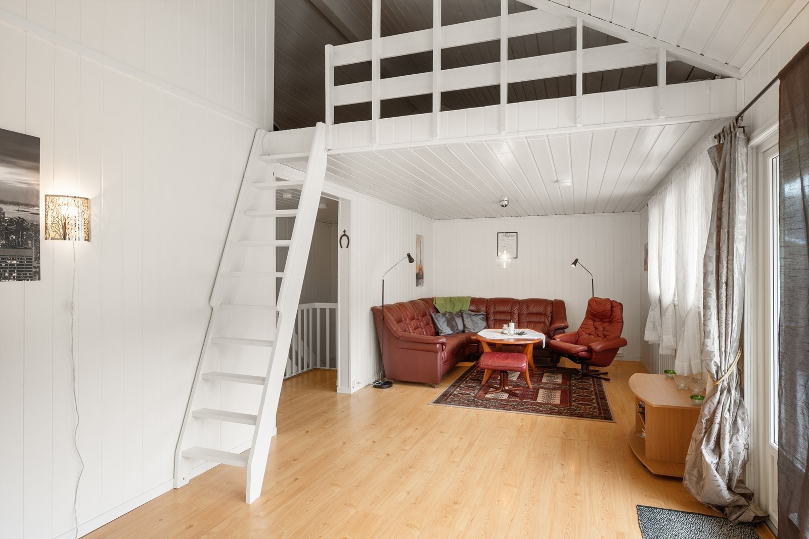 Det er en hems over stua.. Galleribilde