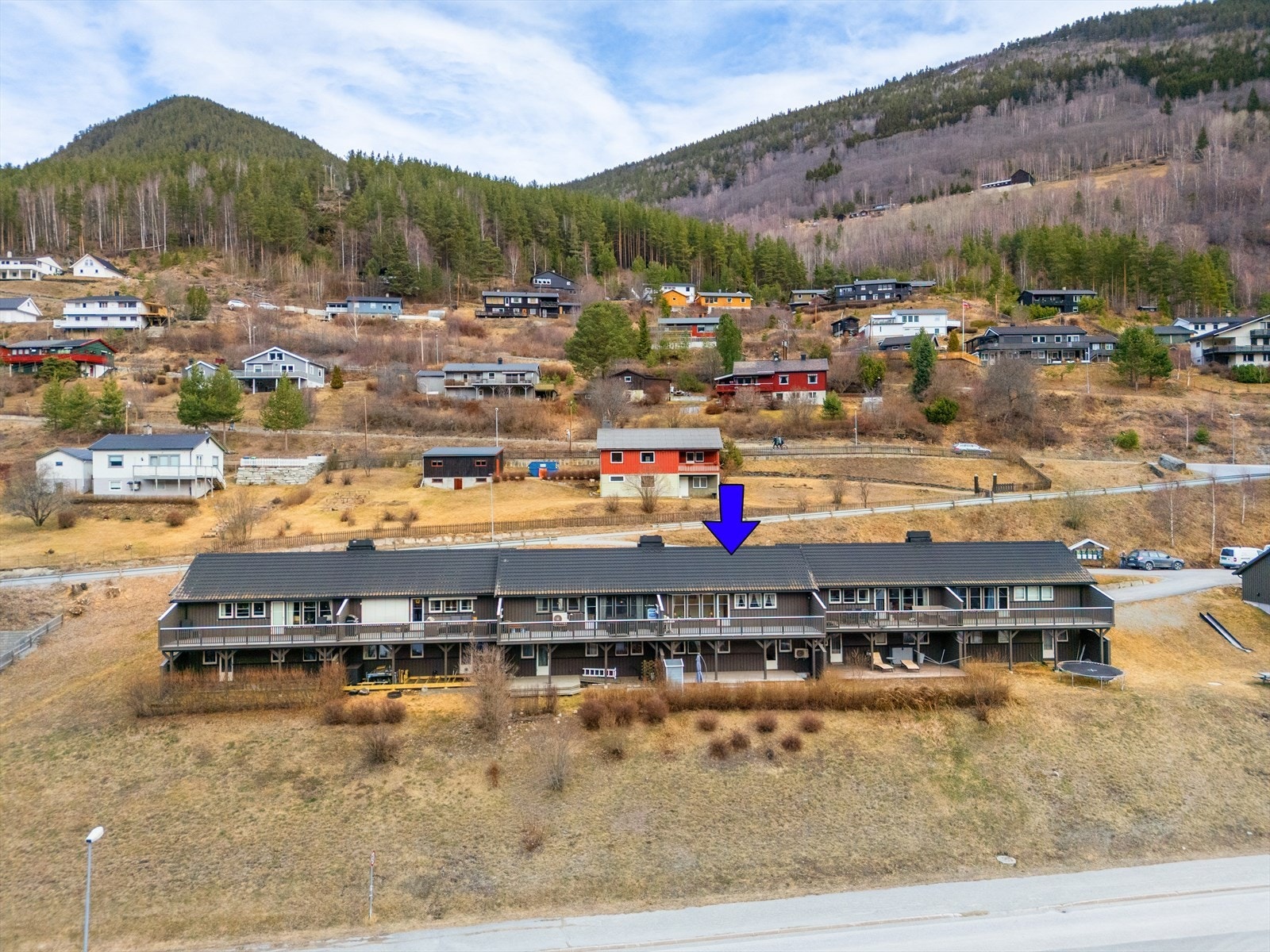 Dette er en del av Ådalsvegen borettslag - beliggende på Dahle i Sel kommune. Galleribilde
