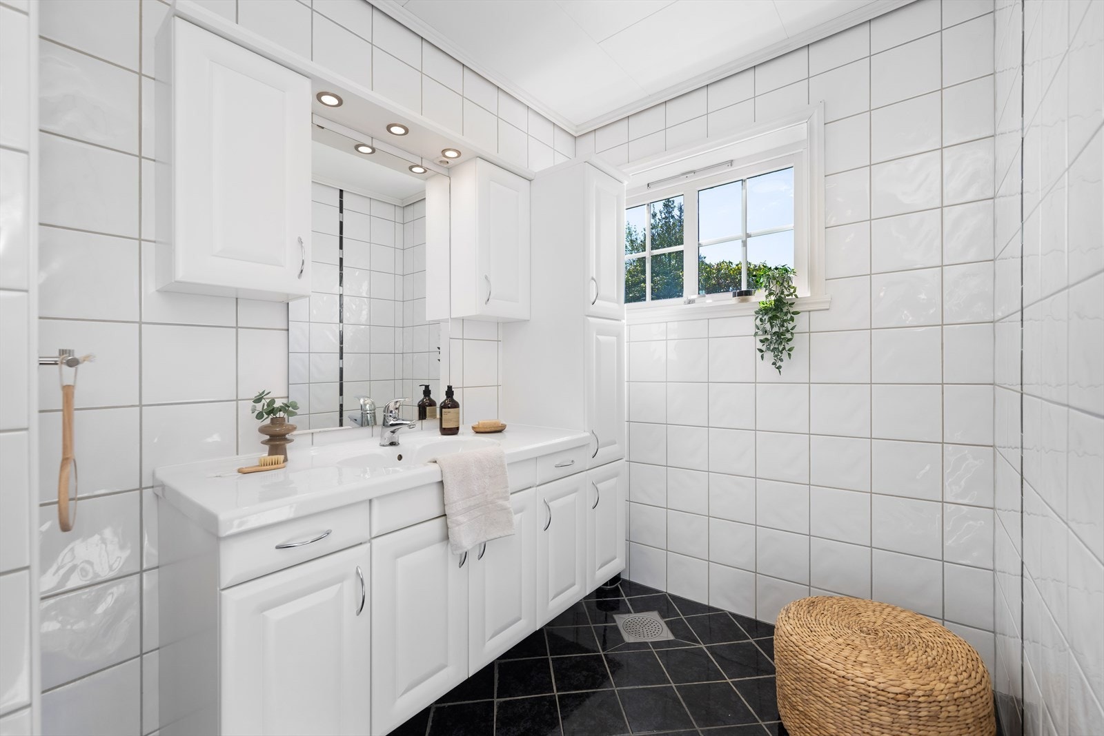 Badet er utstyrt med varmekabler i gulvet. Galleribilde