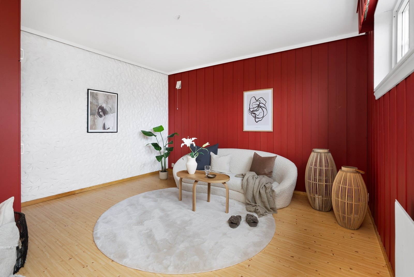 Underetasjen inneholder en kjellerstue som har gode møbleringsmuligheter. Galleribilde