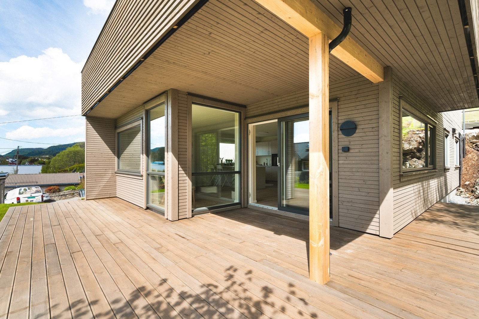 Terrassen er sørvestvendt, og kan skilte med svært gode solforhold. Galleribilde