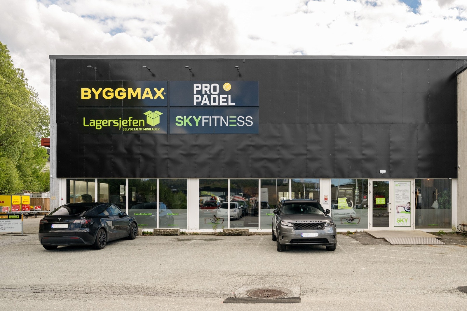 For den aktive byr nærområdet på flotte tur- og aktivitetsmuligheter. Rett borti veien finner en SKY Fitness og Pro Padel. Galleribilde