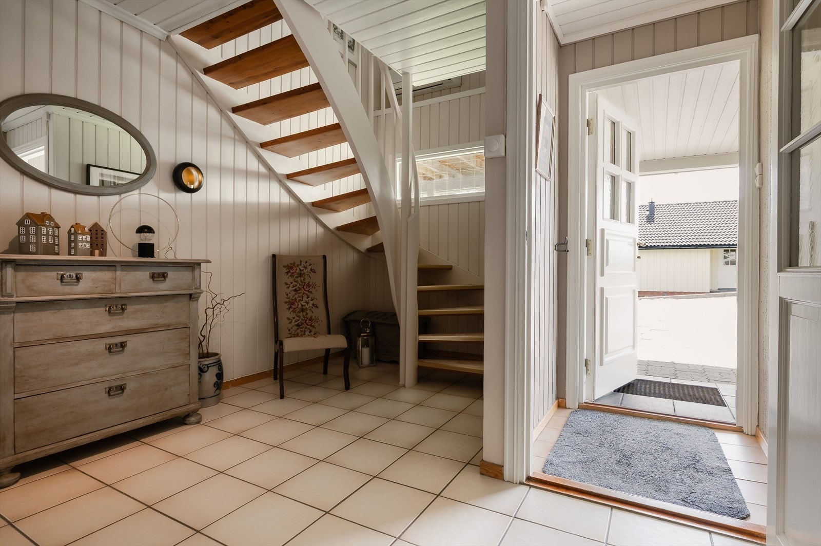 Velkommen inn i til Veldromsenga 7B som ble bygget i 1975. Galleribilde