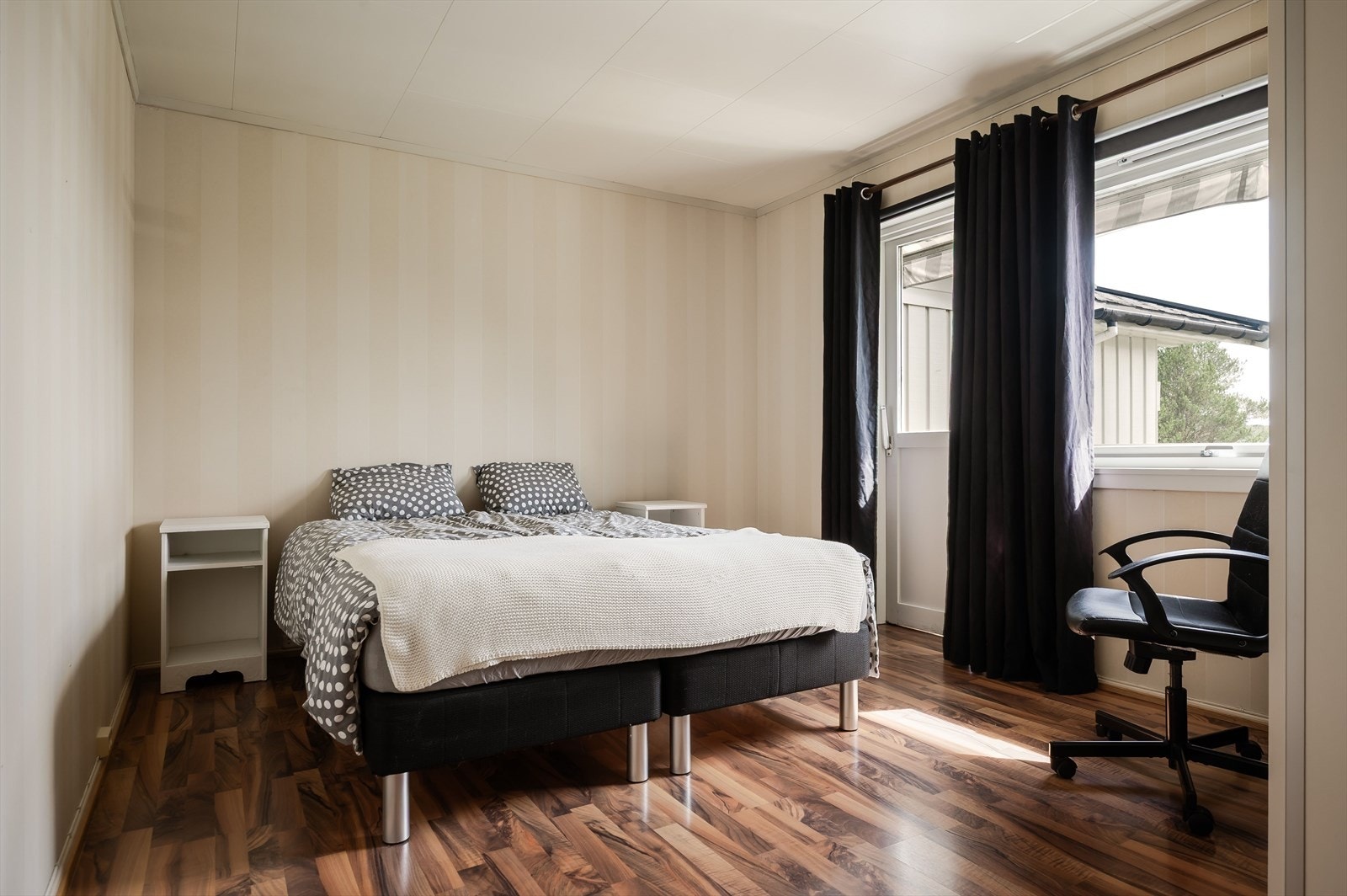 Soverom i Veldromsenga 7A. Her har man også utgang til terrassen. Galleribilde