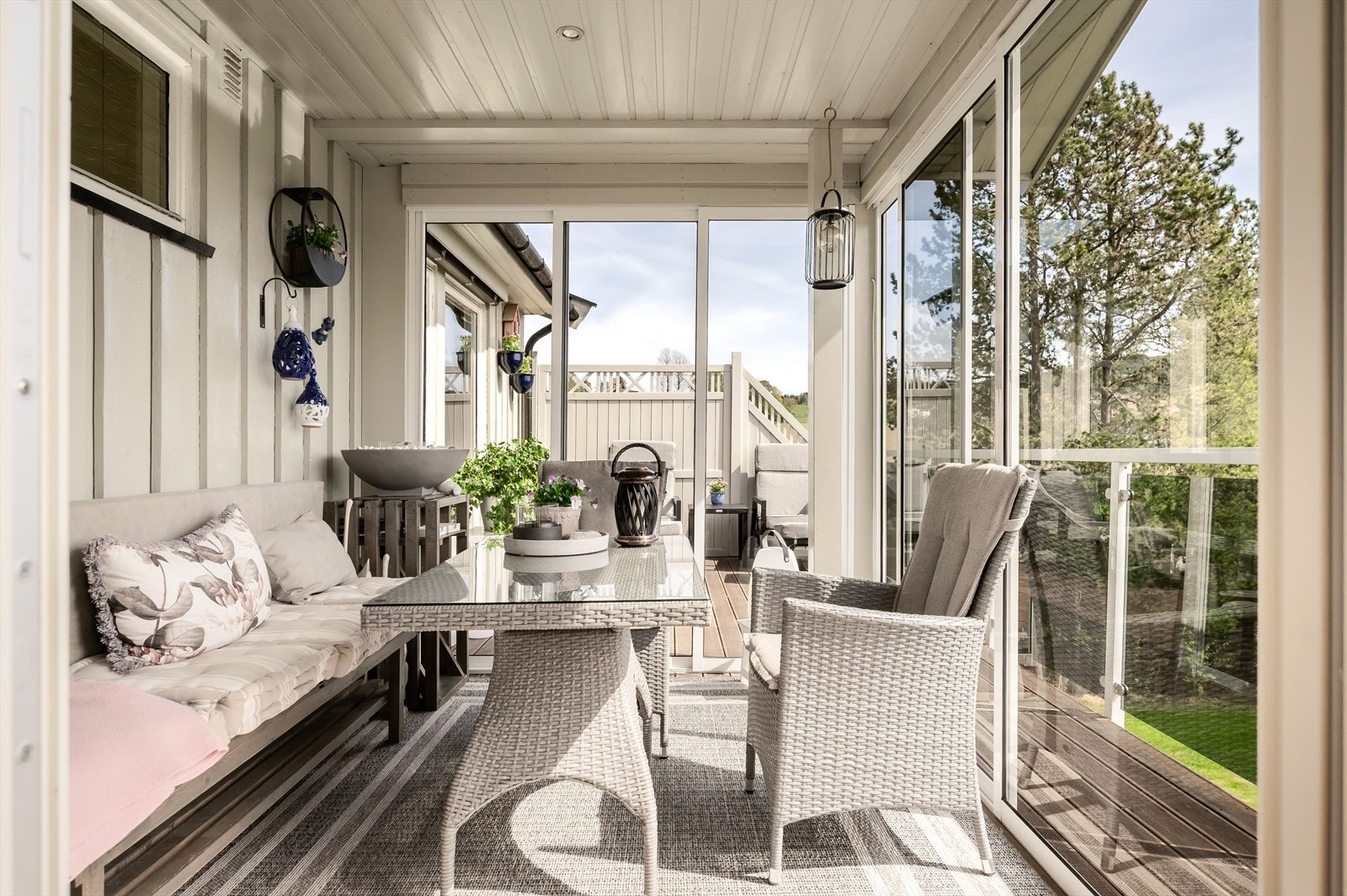 Fin innglassert terrasse. Galleribilde