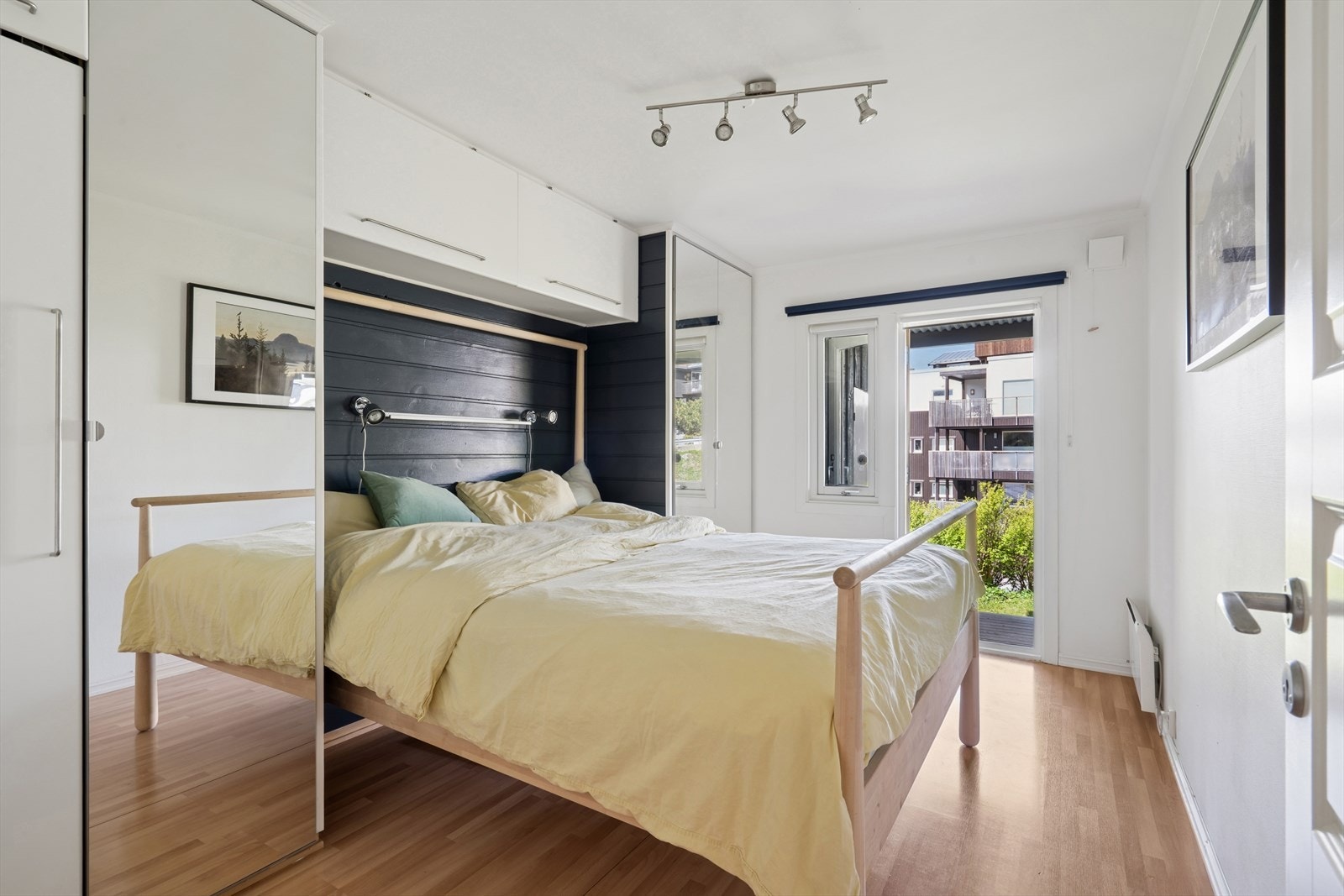 Hovedsoverommet er på 10,7m² og byr på god plass til dobbeltseng og nattbord. Galleribilde
