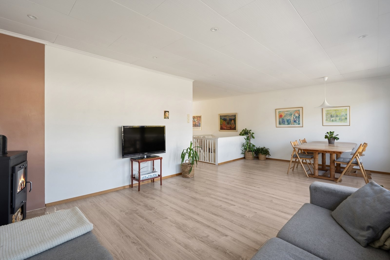 Downlights i himling ble oppgradert til LED i 2023. I tillegg ble innmat i sikringsskap byttet i 2023. Galleribilde