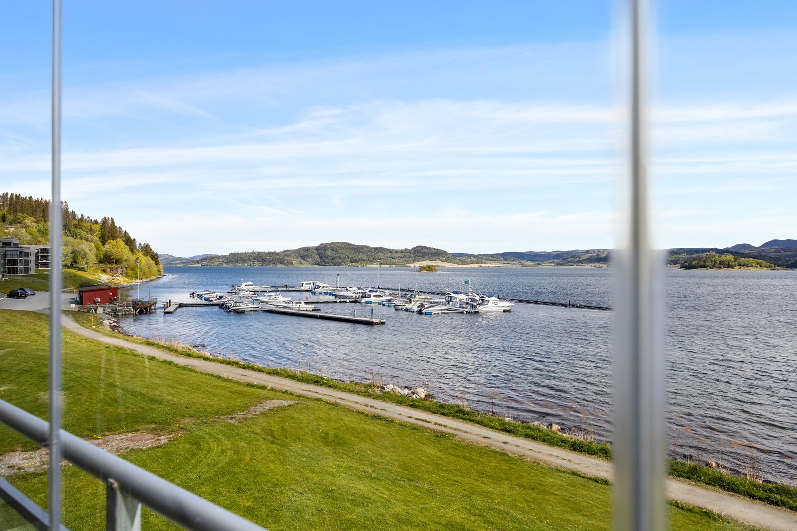 Utsikt fra innglasset balkong. Galleribilde