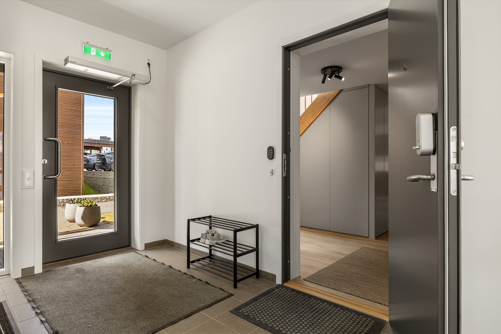 Felles inngangsparti fra bakkeplan Galleribilde