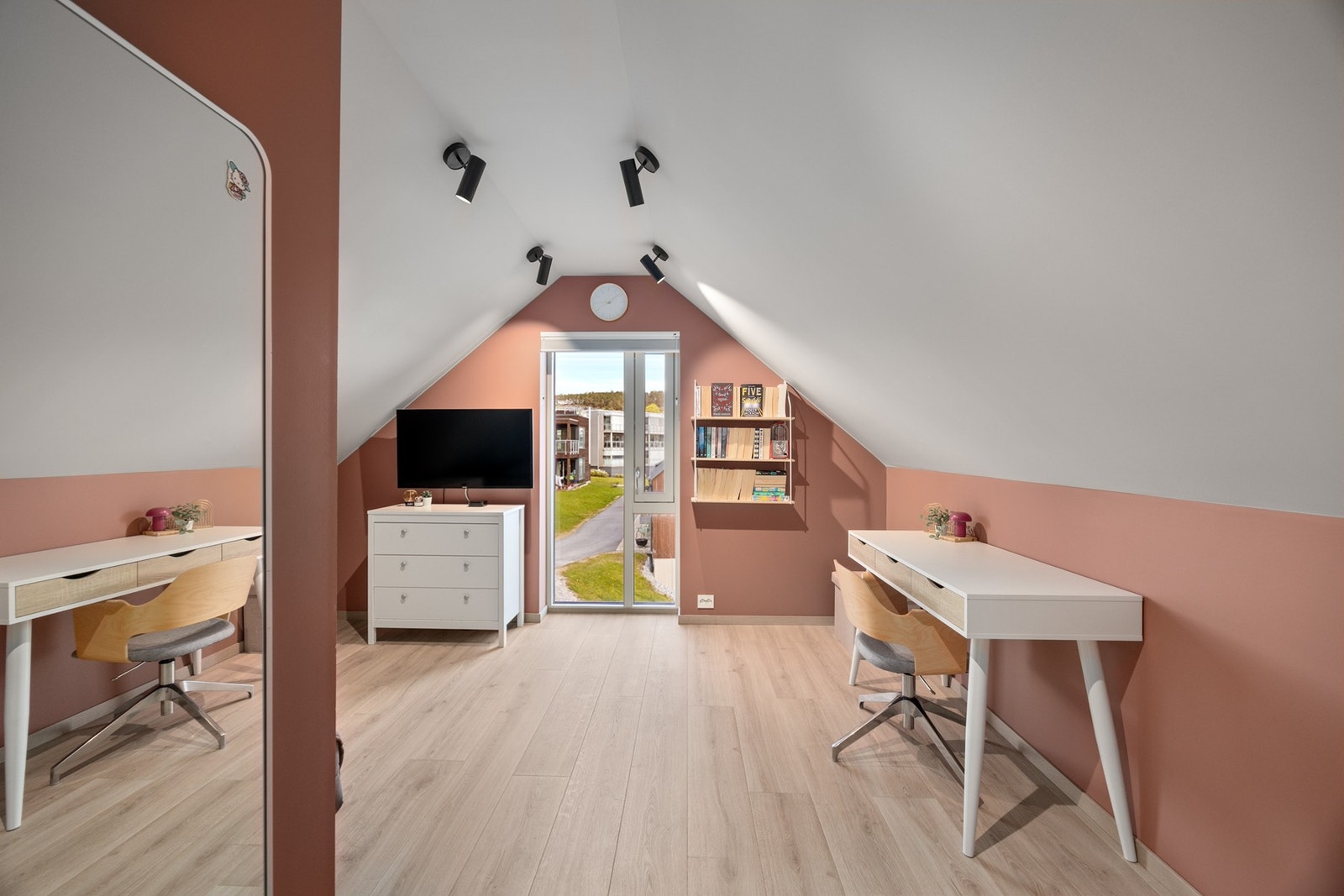 Soverom på loft - 10,5 kvm. Galleribilde