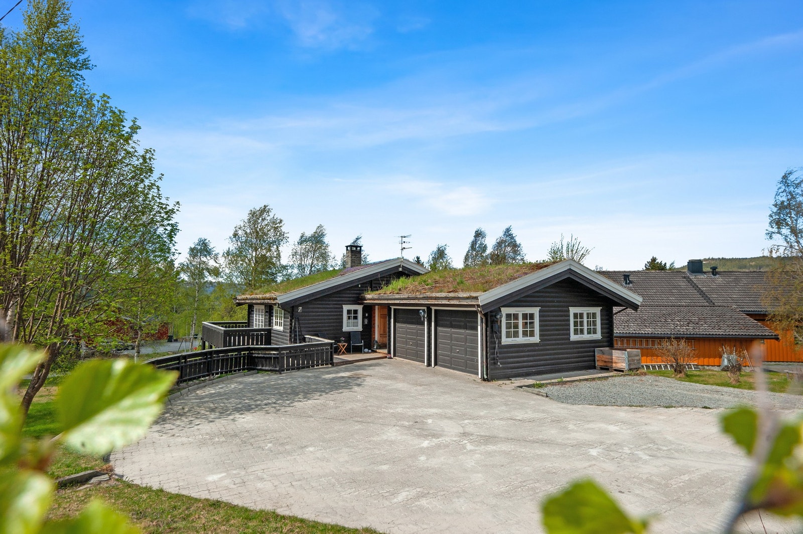 Pent opparbeidet eiendom med barnevennlig og solrik beliggenhet. Galleribilde