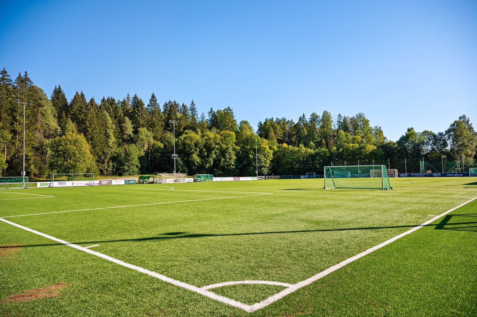 Sofiemyr idrettspark er kommunens sentralanlegg og består av stadion, fotball- og friidrettsanlegg, ishockeybane og balløkke. Galleribilde