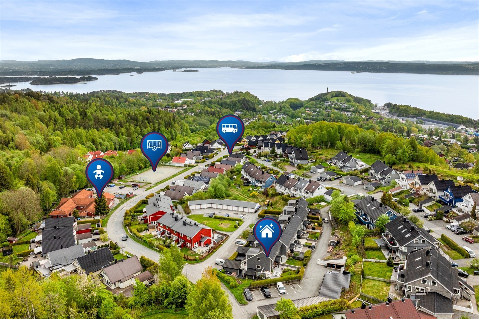 Få meter fra boligen tar matebussen deg til Vollen Brygge, hvor du kan ta hurtigbåten til Aker Brygge på cirka 30 minutter. Barnehagen ligger på feltet. Galleribilde