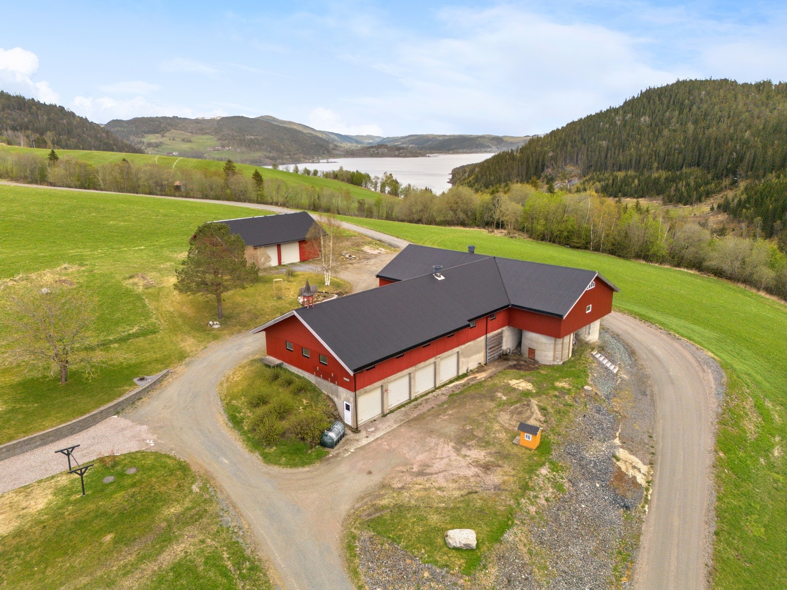 Driftsbygningen har en BRA-i på 754 kvm og en BTA på 218 kvm. Galleribilde