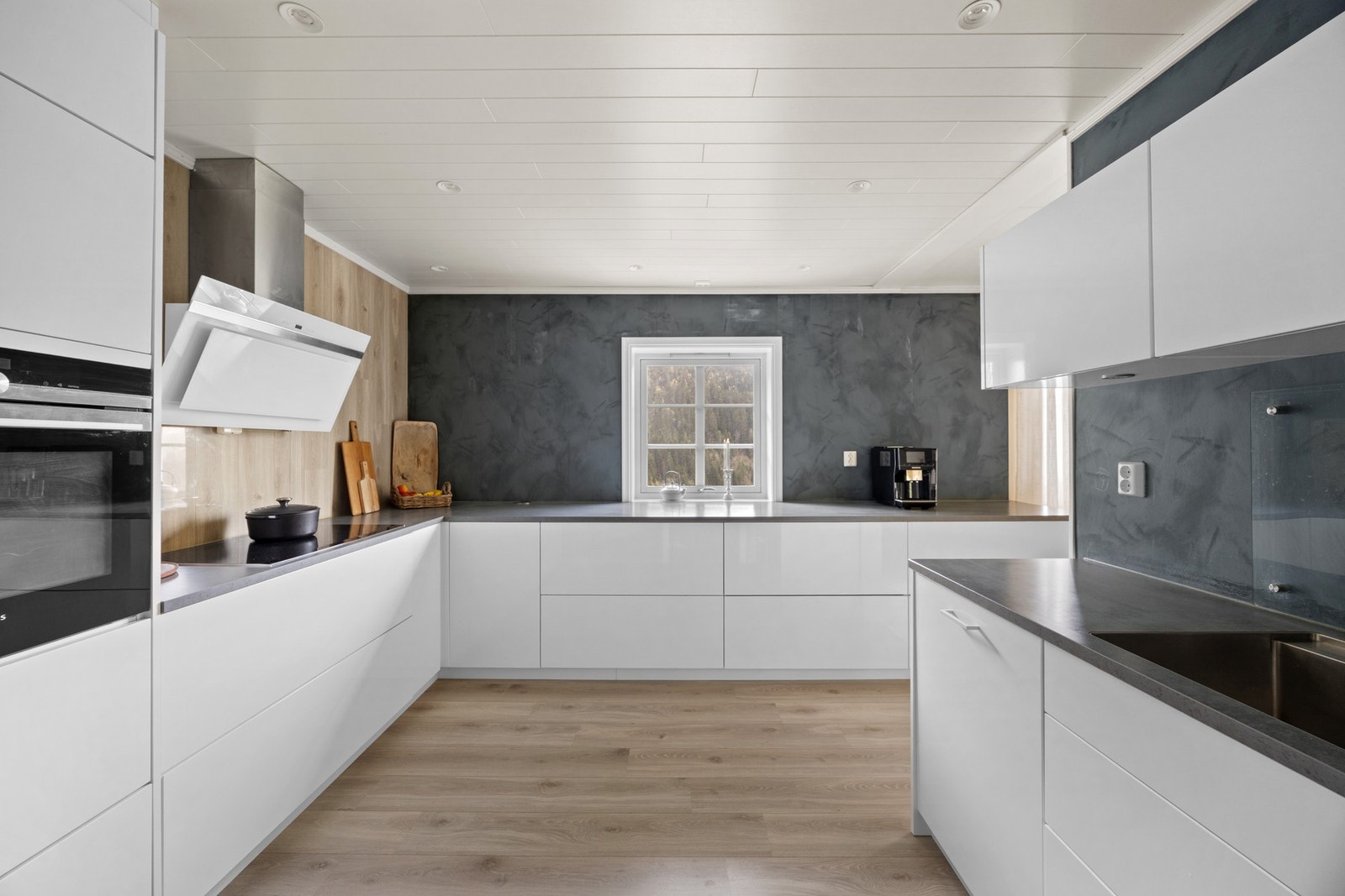 Stilren og moderne kjøkkeninnredning fra 2015! Galleribilde