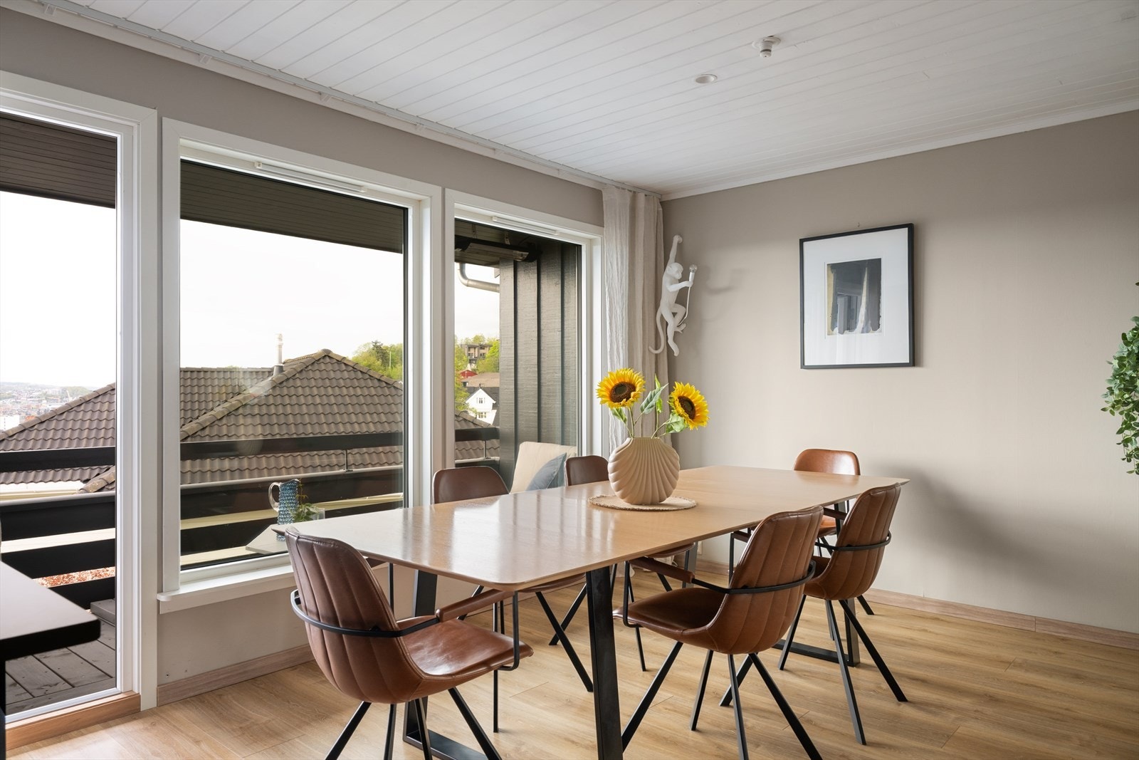 Her har man god plass til å dekke langbord og samle venner og familie. Galleribilde
