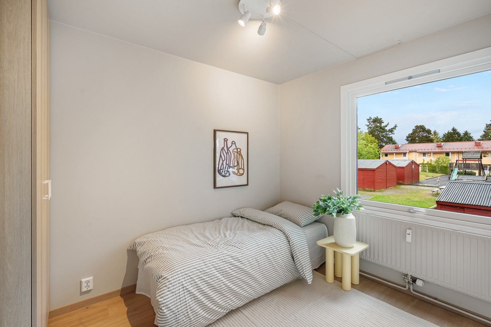 Soverom nr. 4 er også romslig og passer utmerket som barnerom, gjesterom og/eller kontor. Galleribilde