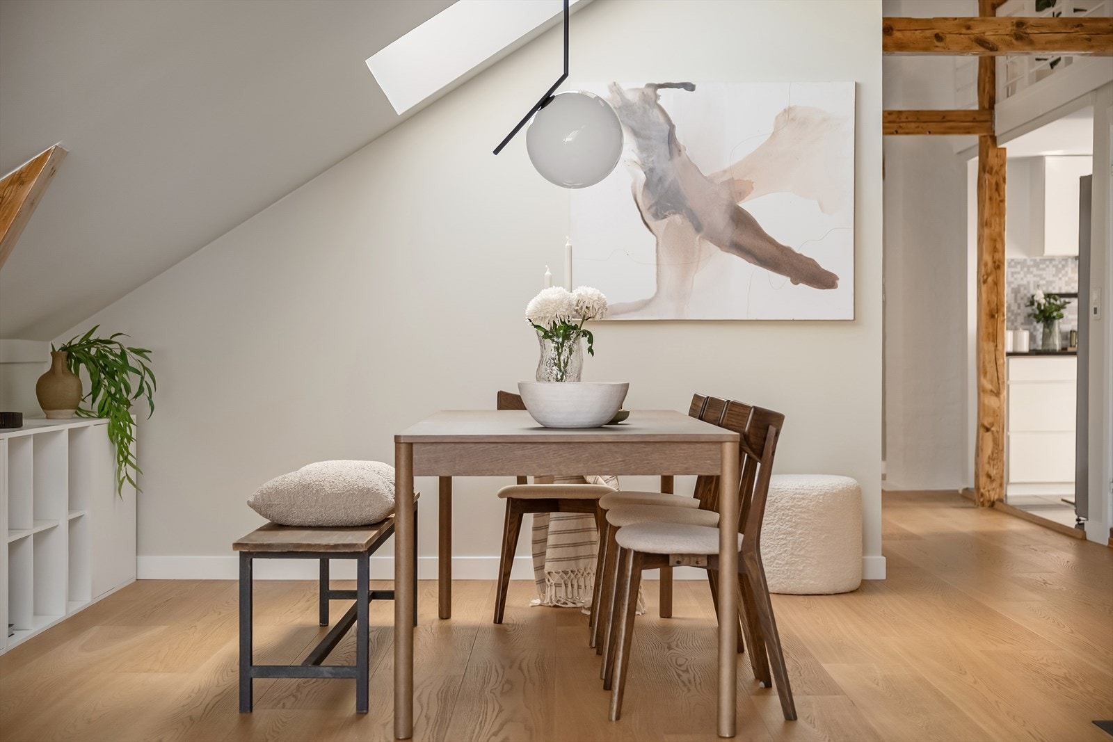 Leiligheten har gulvareal på 110 m² og hems. Galleribilde