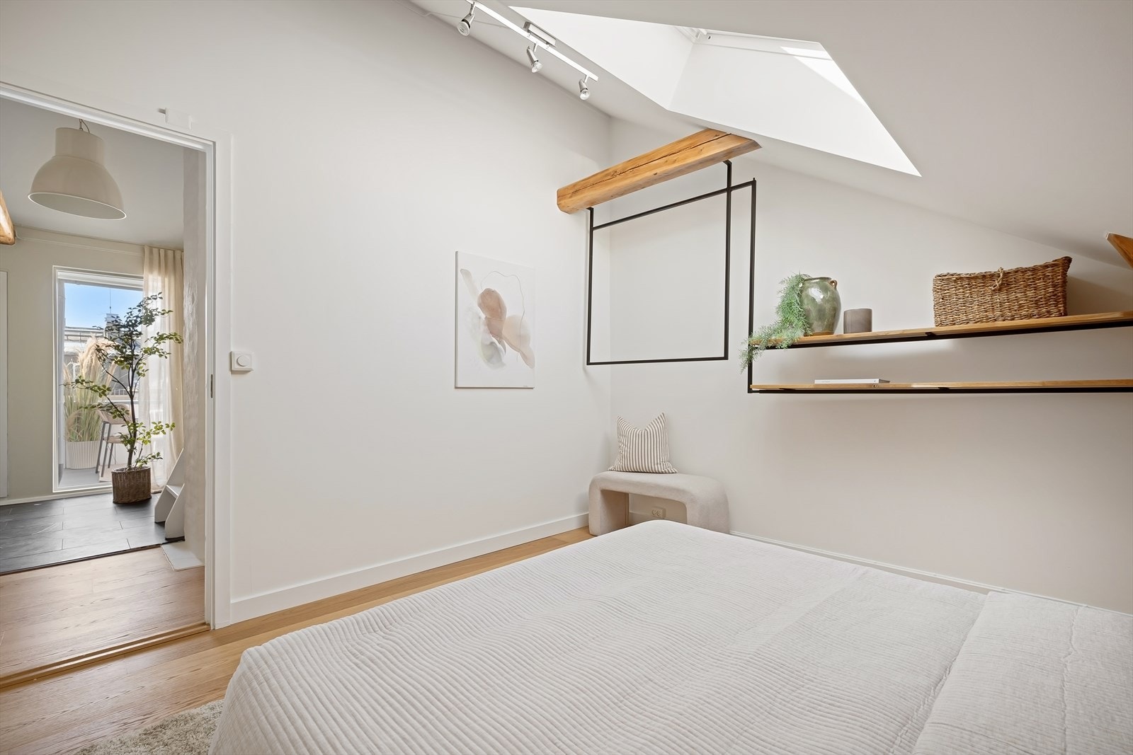 Lyst og romslig med mange møbleringsmuligheter. Galleribilde