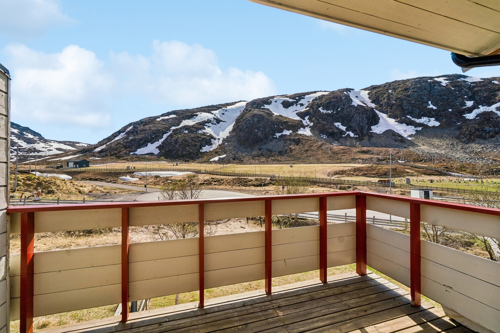På verandaen får du gode muligheter for å innrede en trivelig uteseksjon med lite innsyn. Galleribilde