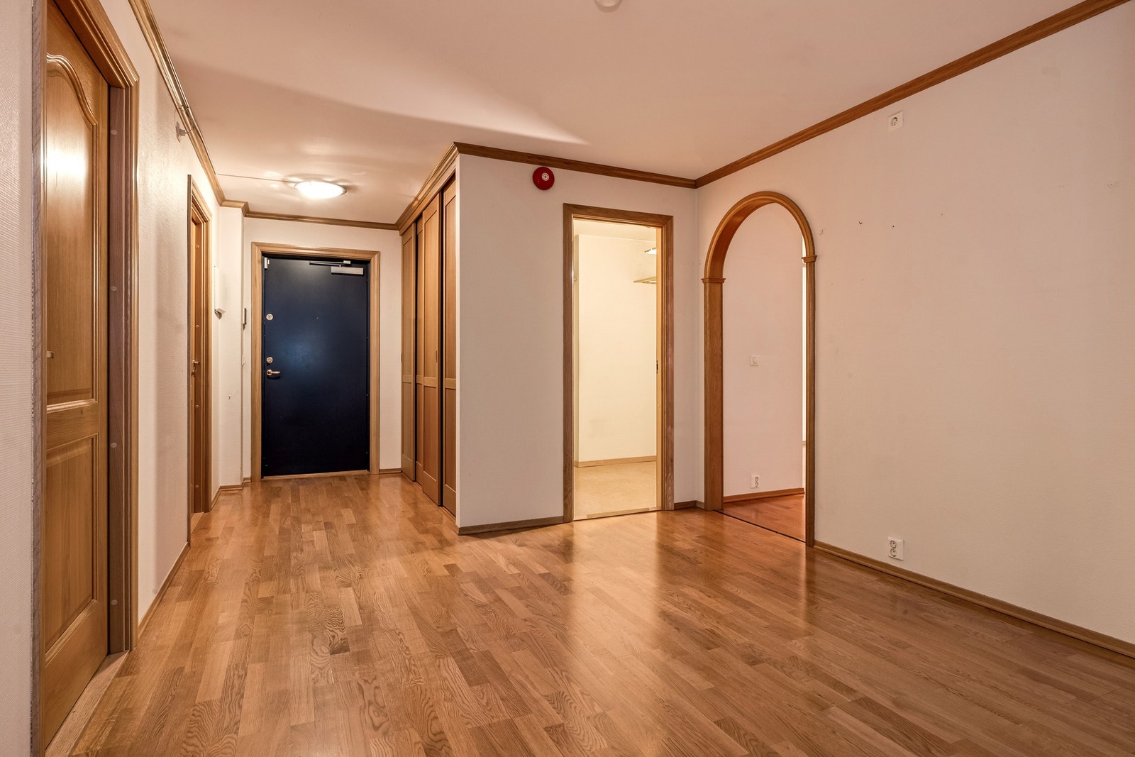 Hallen er stor og lys med god plass til å ønske gjester velkommen. Galleribilde
