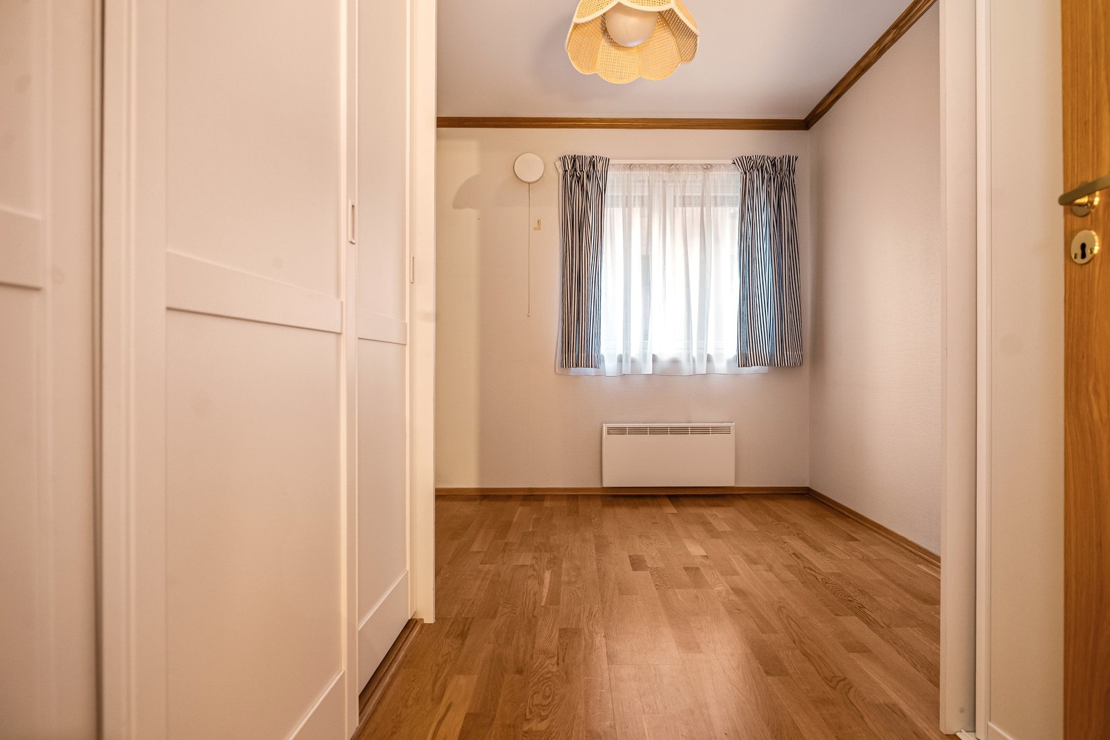 De øvrige to rommene er noe mindre i størrelse og kan benyttes som både gjesterom eller hjemmekontor. Galleribilde