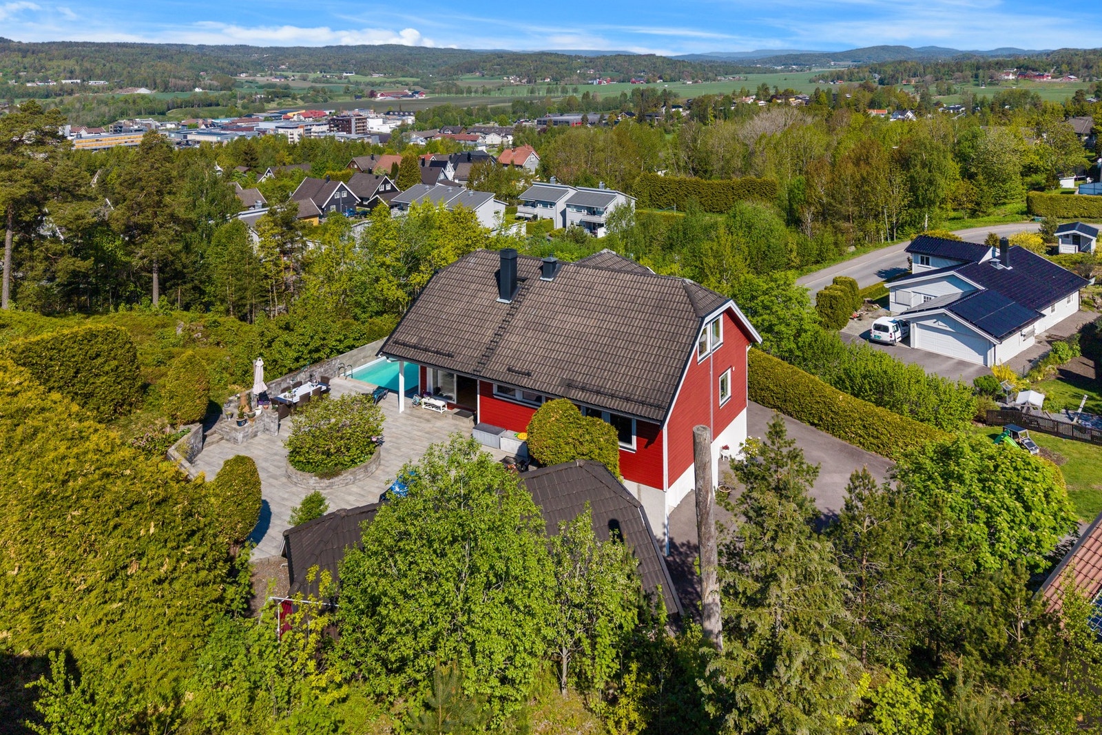 Med fri og flott utsikt mot vest har du absolutt seneste kveldssolen! Galleribilde