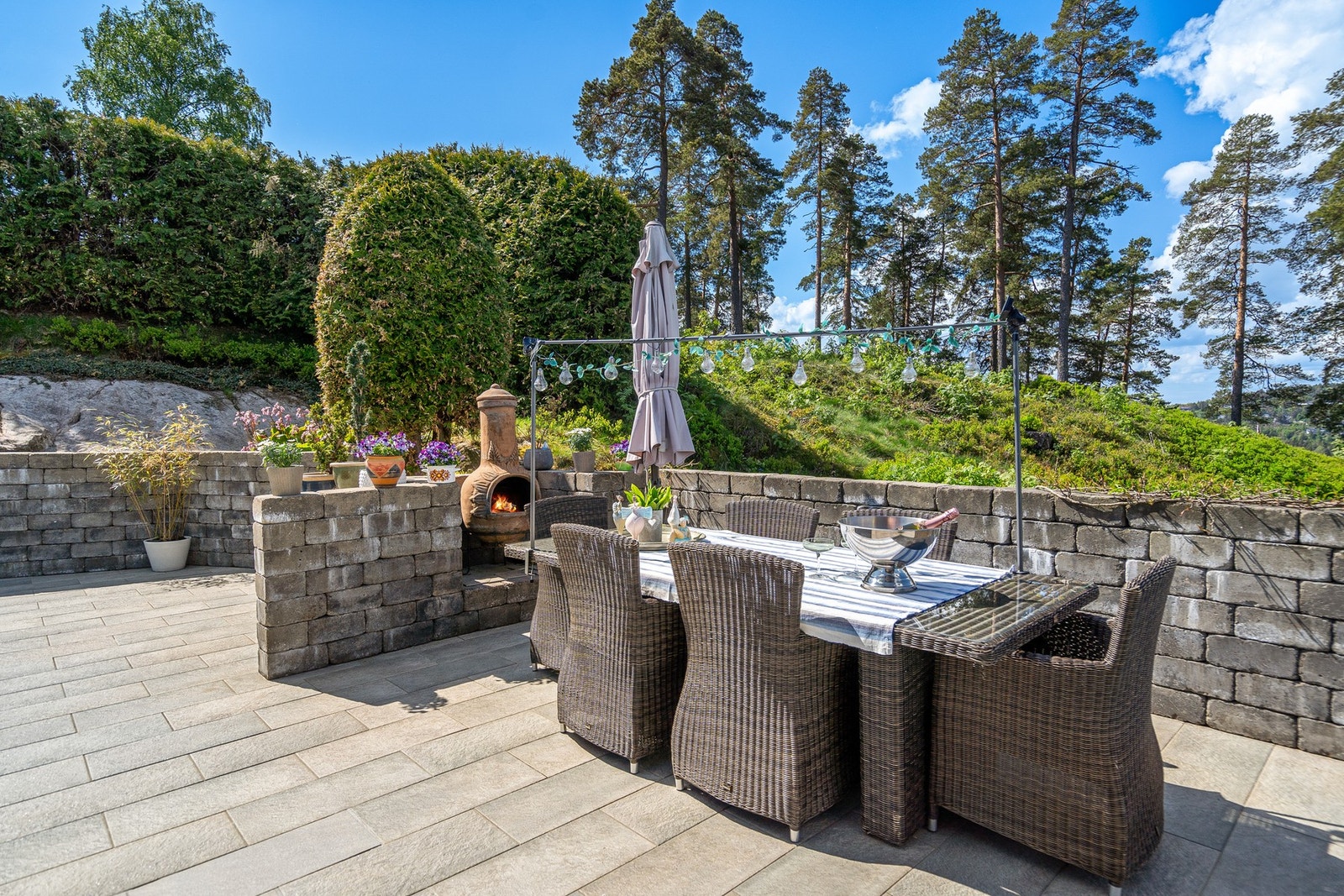 Flotte forhold - dekk gjerne til langbord og festlige lag på gode sommerdager! Galleribilde
