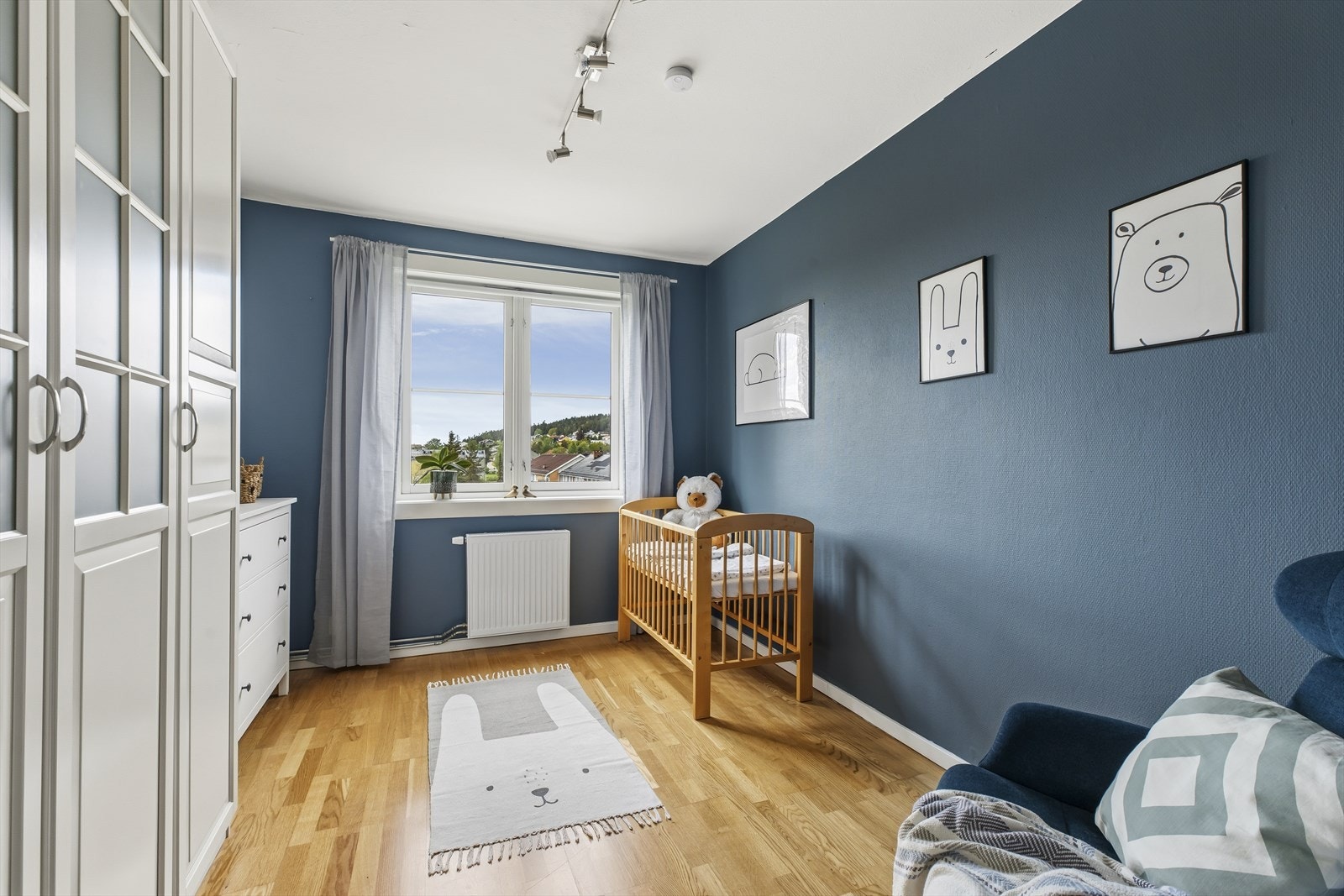 Kontor, gjesterom, eller barnerom. Med 2 soverom er mulighetene mange. Galleribilde