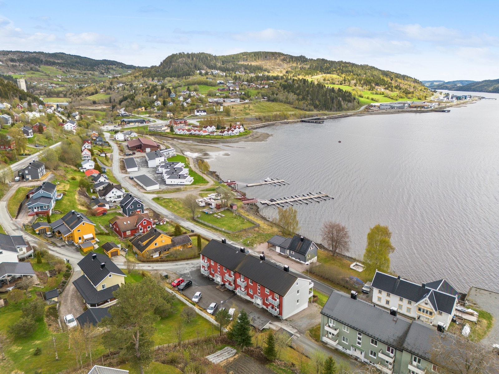 Sentralt beliggende på Malm, med gangavstand til bl.a. barnehage, barne- og ungdomsskole, dagligvarebutikk mm. Galleribilde