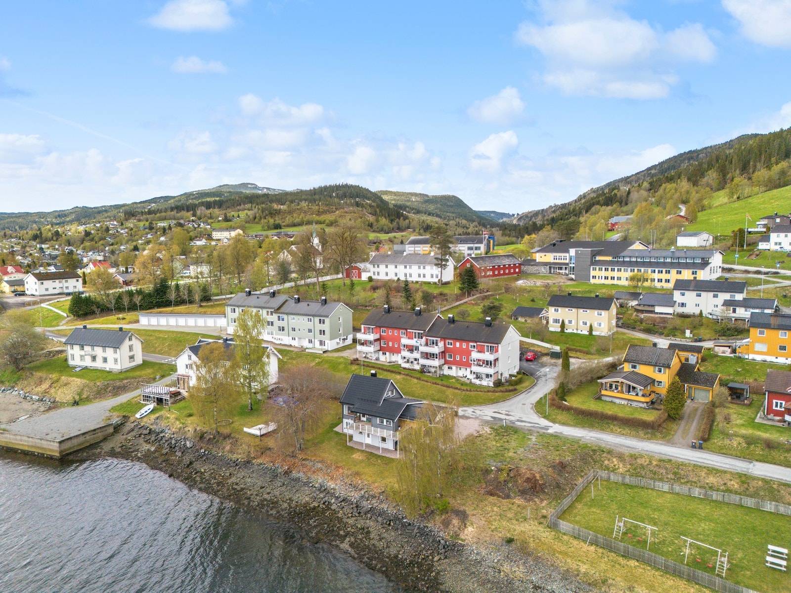 Attraktiv beliggenhet med nærhet til sjøen. Galleribilde