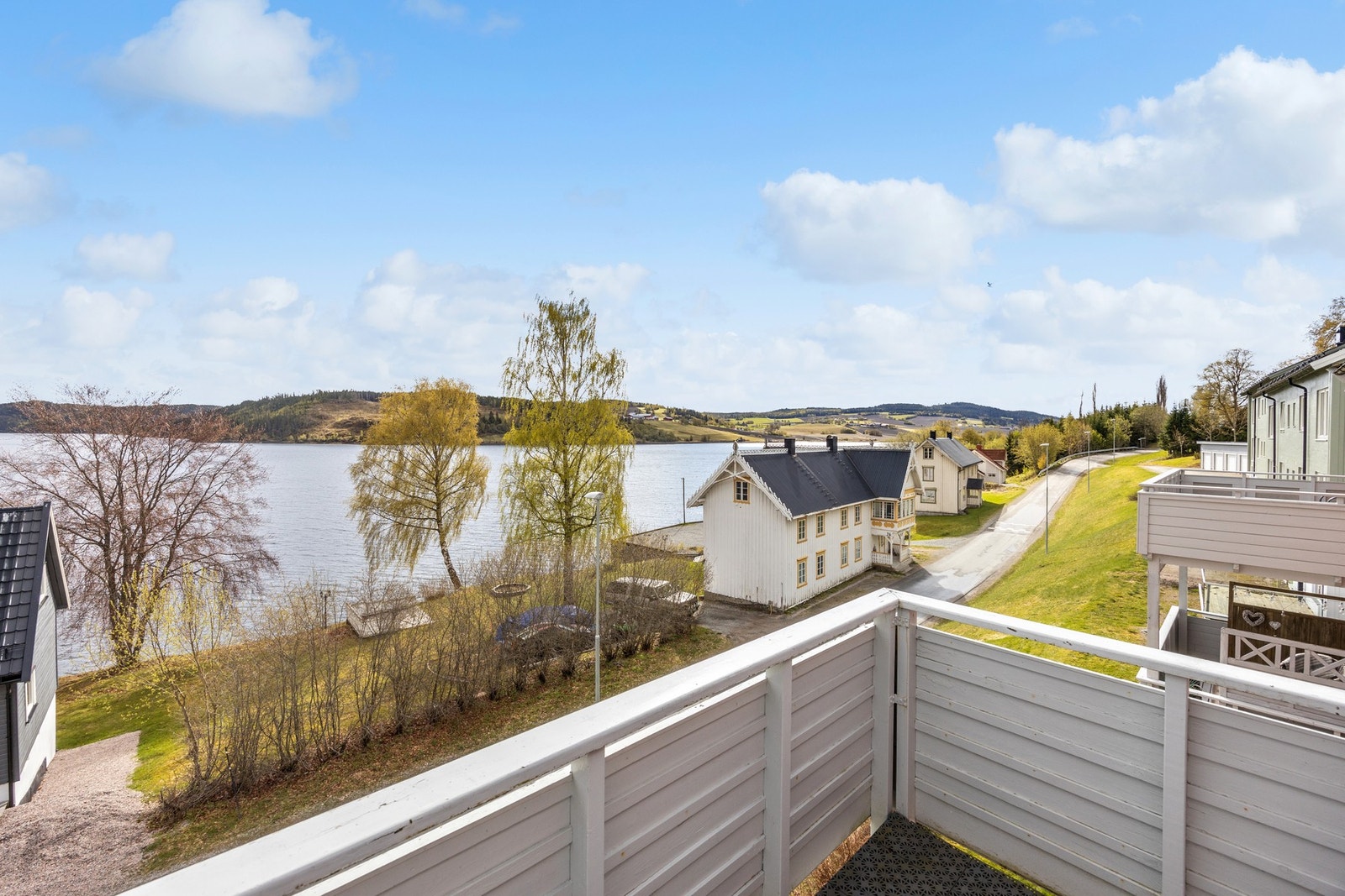 Balkong - ca. 12 kvm. Østvendt balkong med mange soltimer. Galleribilde