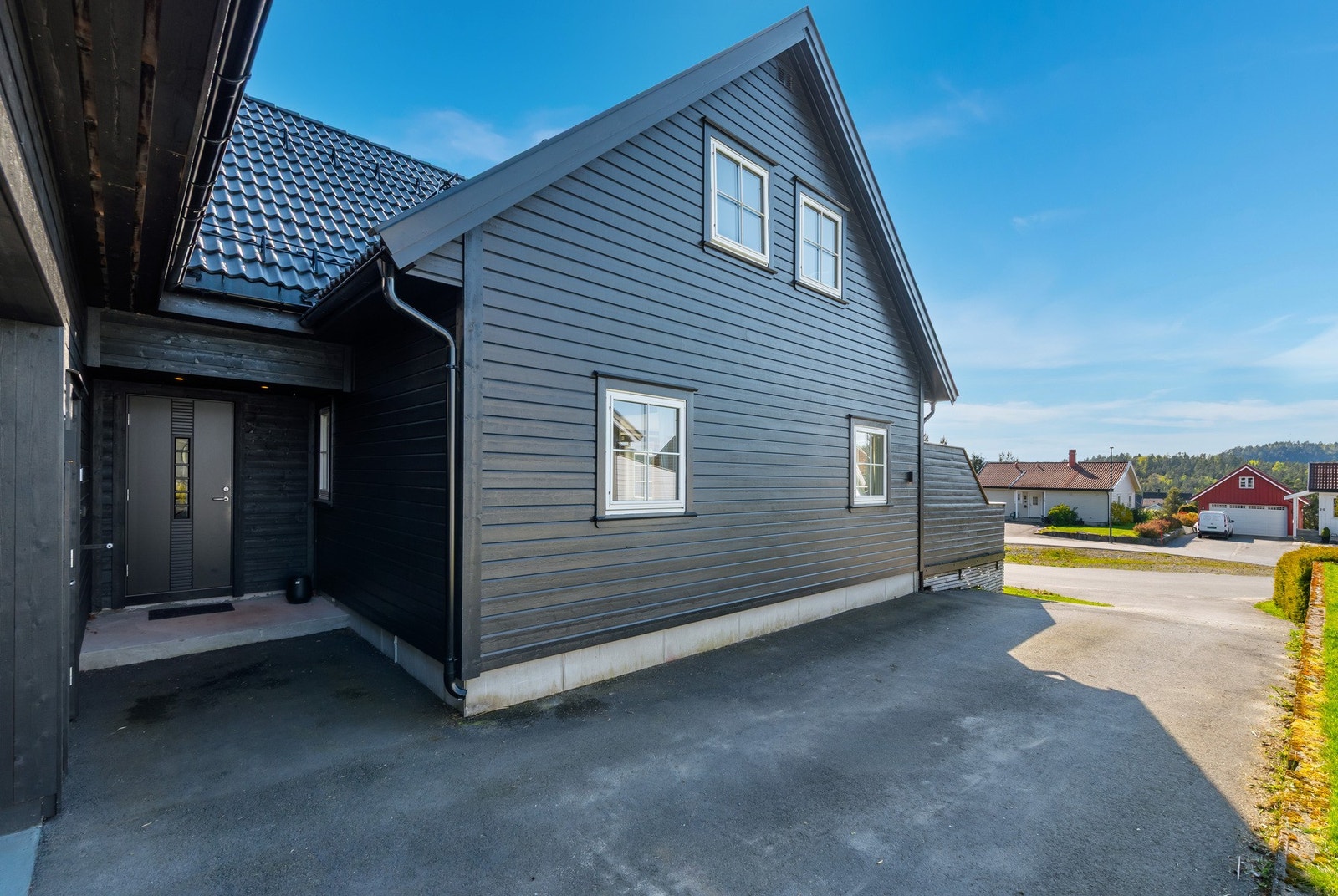 Lettstelt og pent inngangsparti. Galleribilde