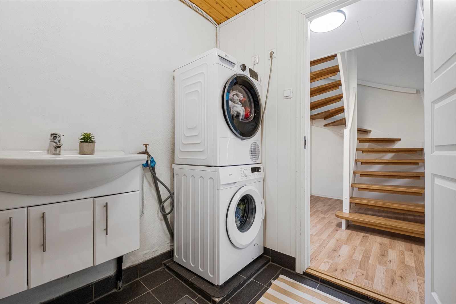 Vaskerom (Vaskerommet er opprinnelig godkjent som kott, og bruksendring fra tilleggsdel til hoveddel er ikke søkt om). Galleribilde