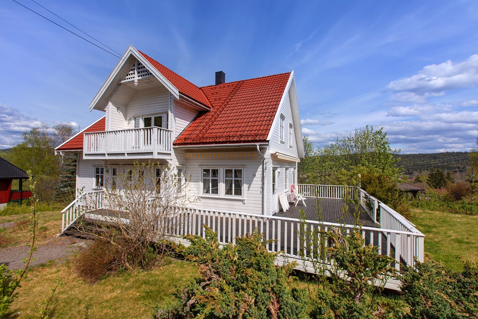 En innholdsrik enebolig over tre plan med stor terrasse, balkong og en fleksibel planløsning. Galleribilde