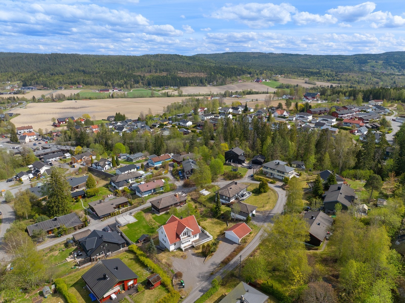 Beliggende i et etablert og barnevennlig boligområde på Åneby. Galleribilde