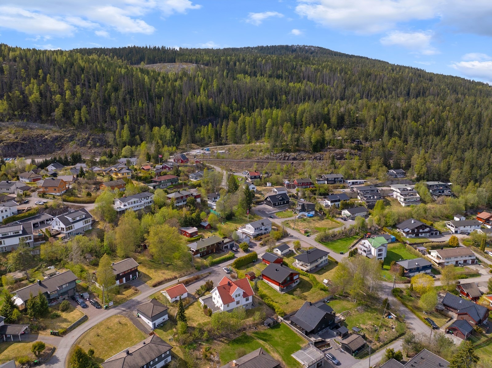 Flere barnehager og skoler i nærheten, inkludert Åneby barnehage kun en kort kjøretur unna. Galleribilde