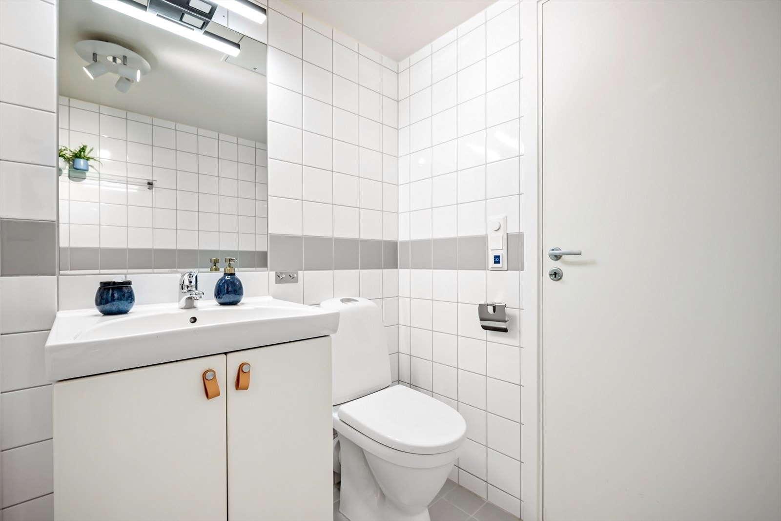 Varmekabler i gulv og opplegg for vaskemaskin. Galleribilde