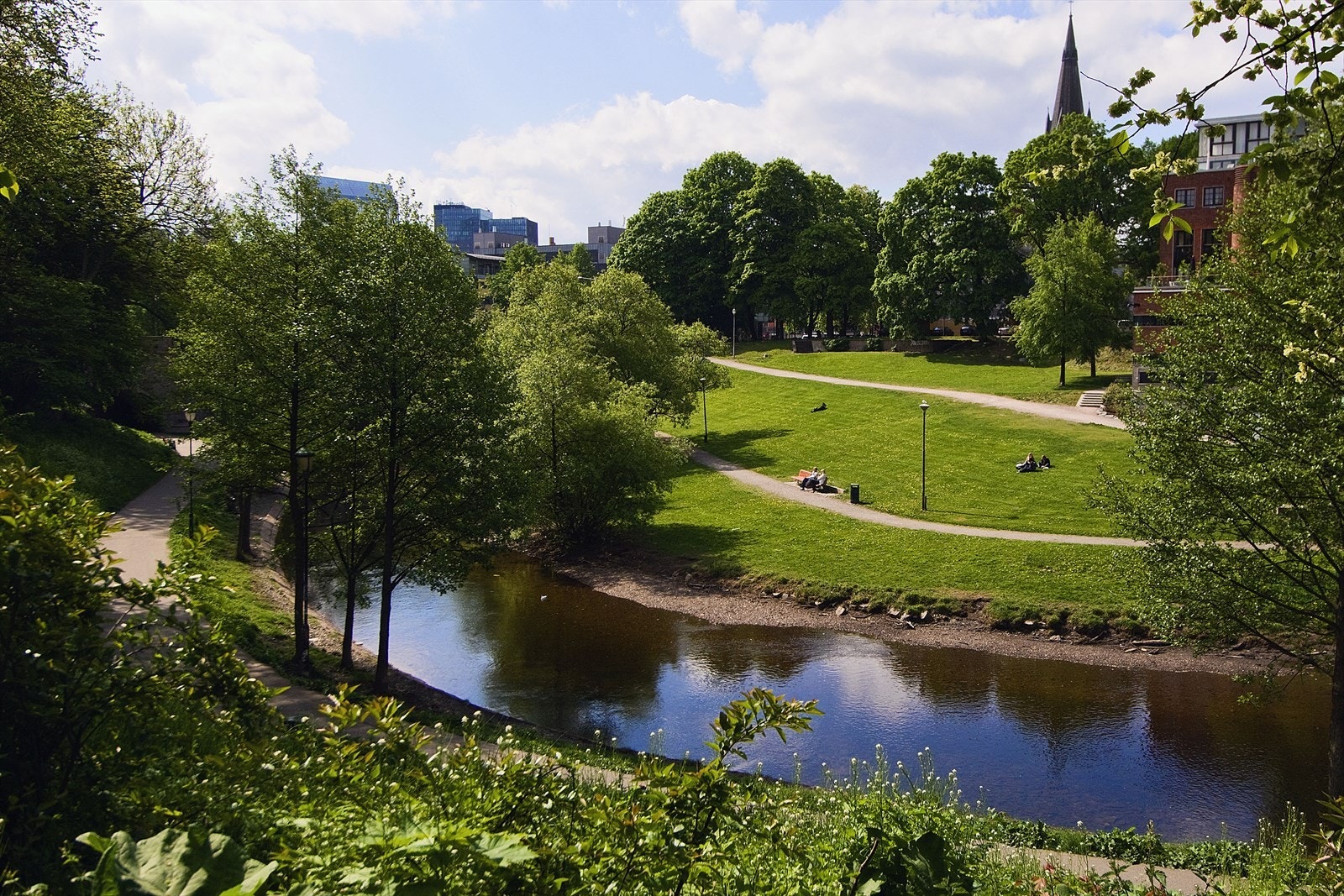 For de treningsglade finnes i tillegg til parkene, idylliske turstier langs Akerselva ned mot byen eller opp mot Maridalsvannet. Galleribilde