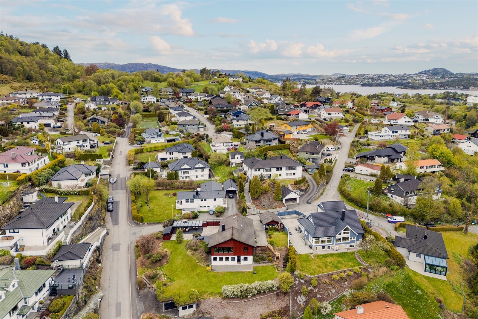 Kort vei til fotballbane i nabolaget. Galleribilde