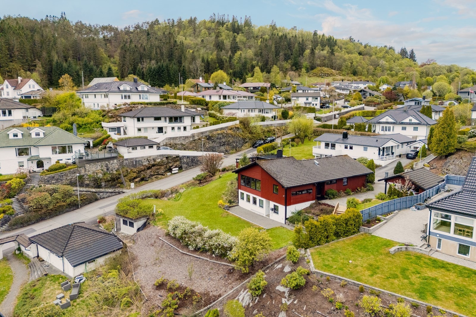 Kort gangavstand til skogssti som tar deg opp til Storrinden. Galleribilde