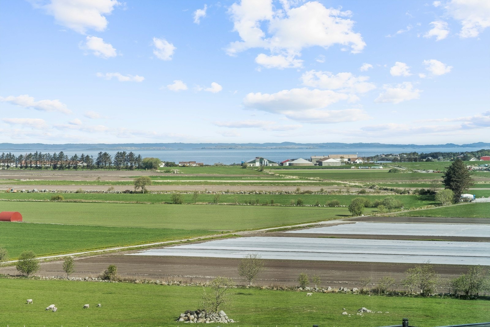 Fra leiligheten er det en flott utsikt over det åpne landskapet. Galleribilde