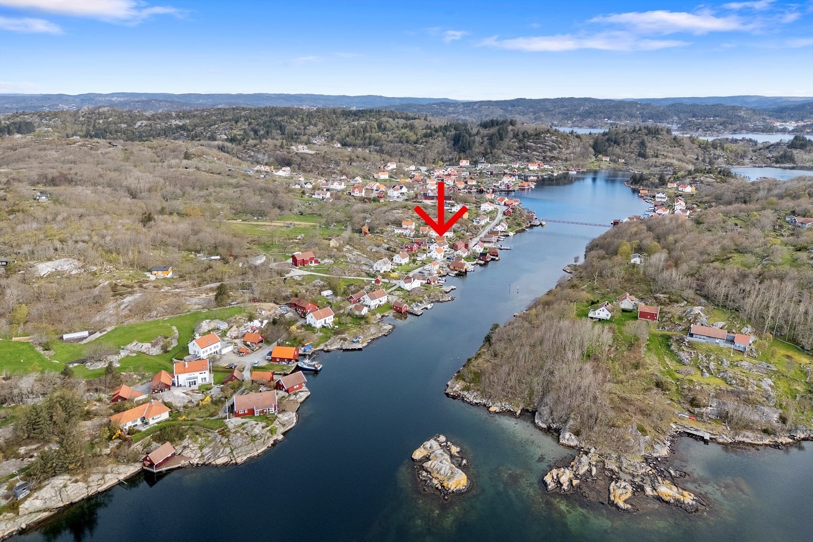 Virkelig flott beliggenhet i sundet mellom Skjernøya og Rosnes! Galleribilde