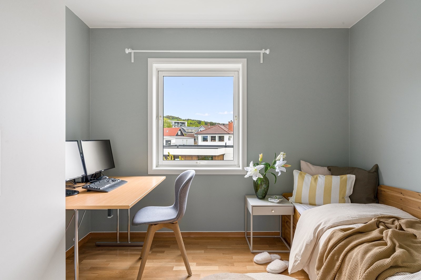 Det andre soverommet er fleksibelt og egner seg godt som gjesterom, hjemmekontor eller bibliotek. Galleribilde