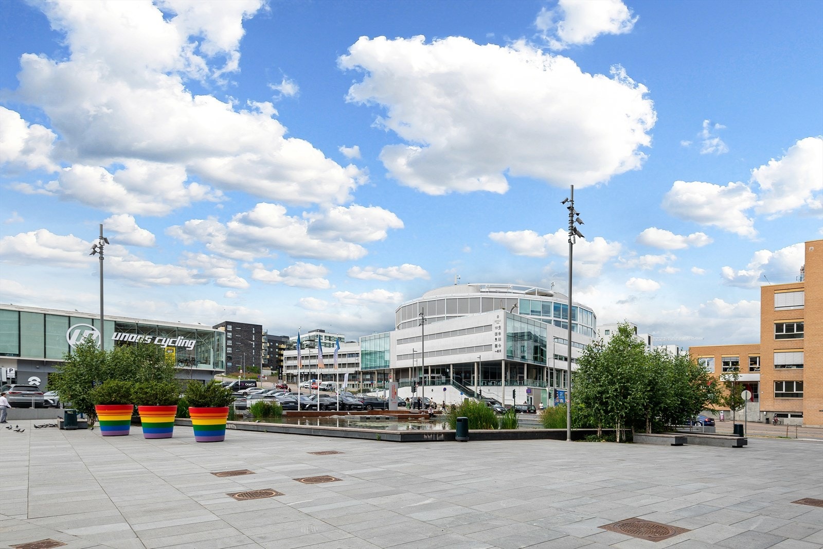 Ensjø er et område i vekst, med moderne arkitektur og urbane byrom. Galleribilde