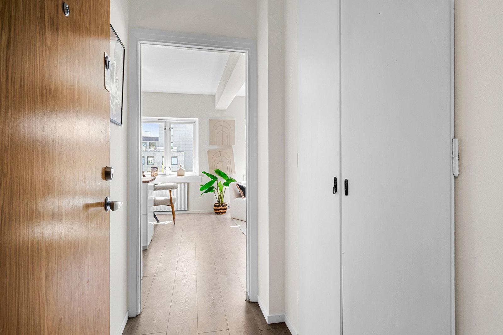 Garderobe i entré Galleribilde