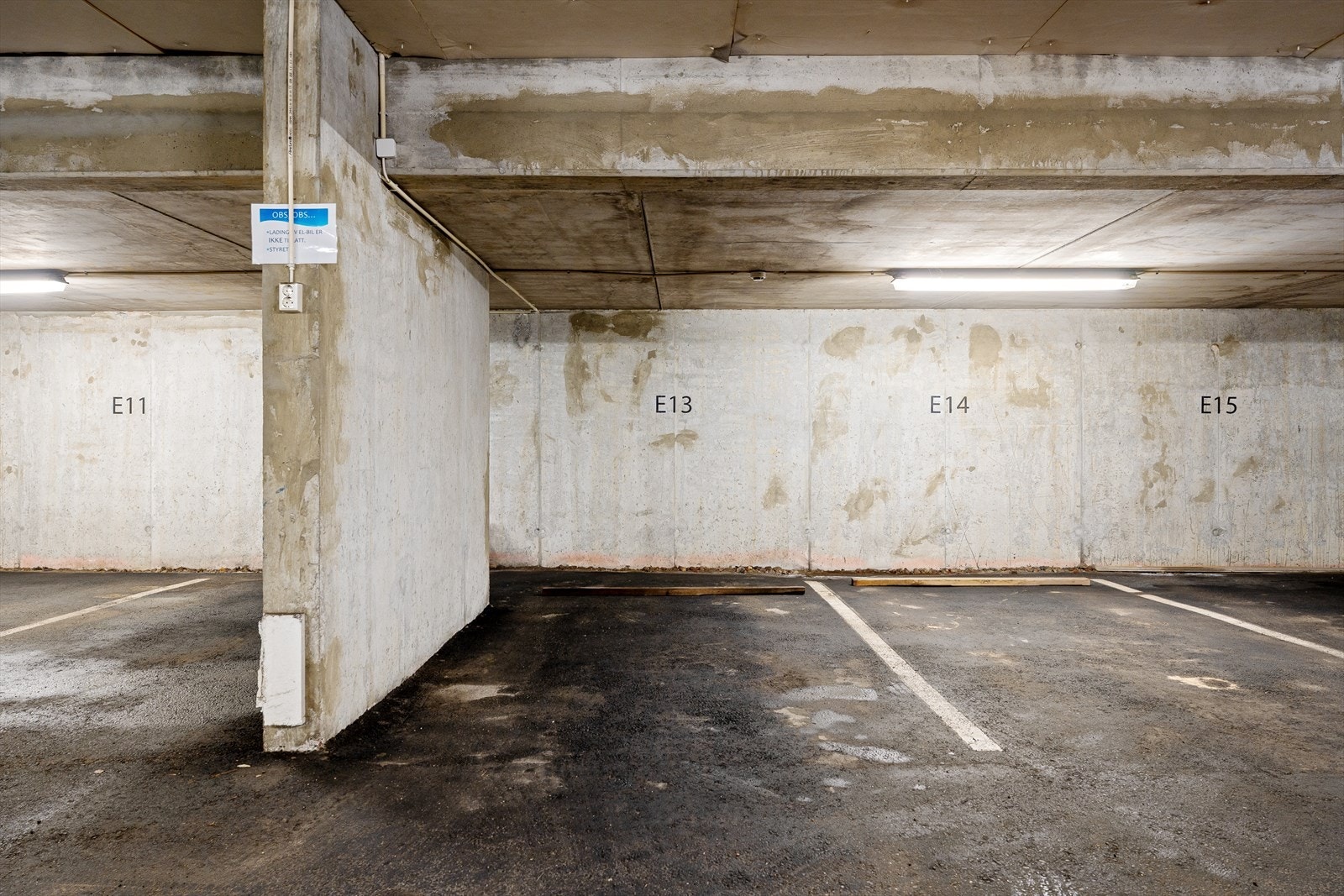 Tilhørende aktuell leilighet medfølger en parkeringsplass i byggets underetg., E13. Galleribilde