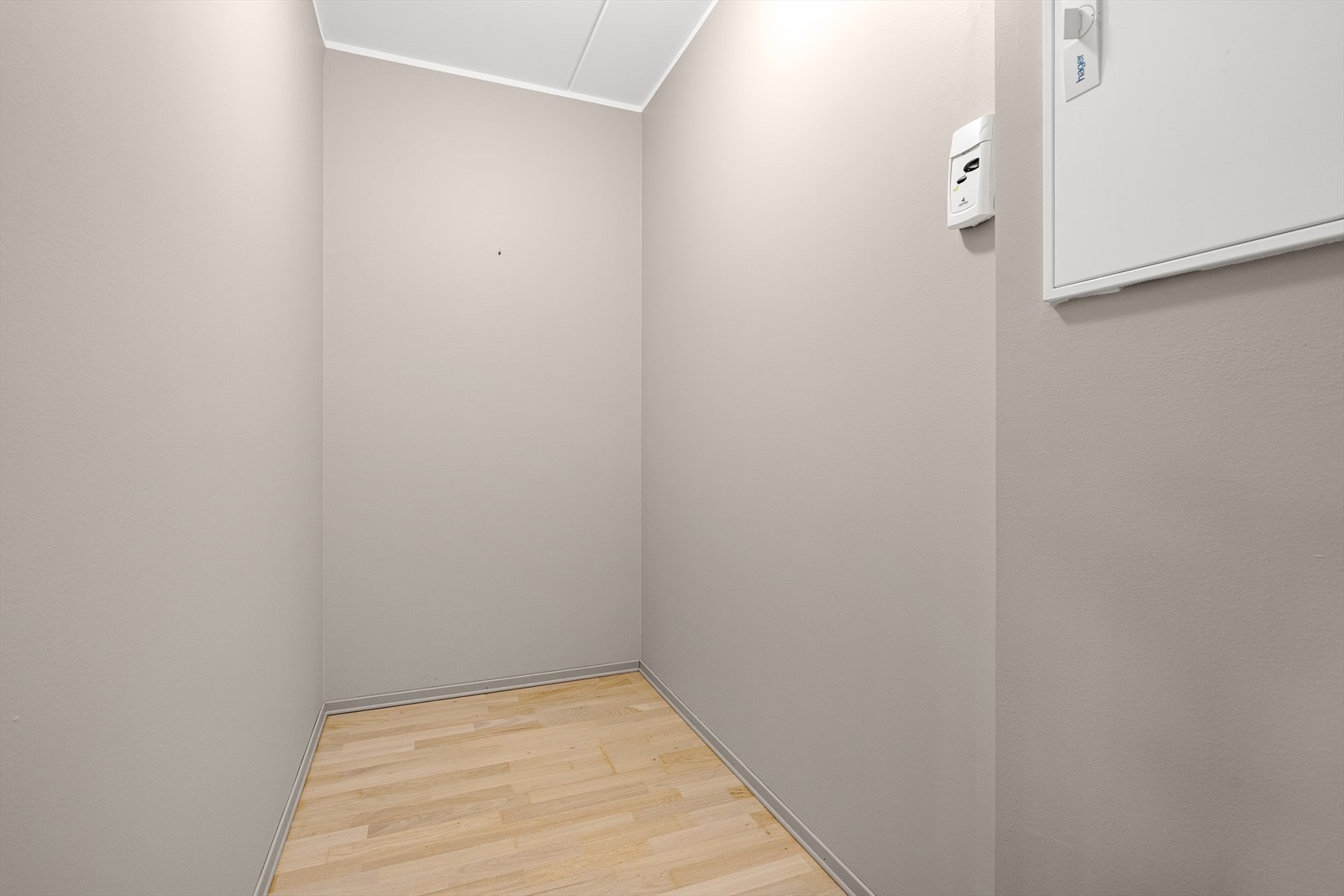 I denne leiligheten har du en ekstra innvendig bod i tillegg til ekstern bod på balkong og i byggets underetg. Galleribilde