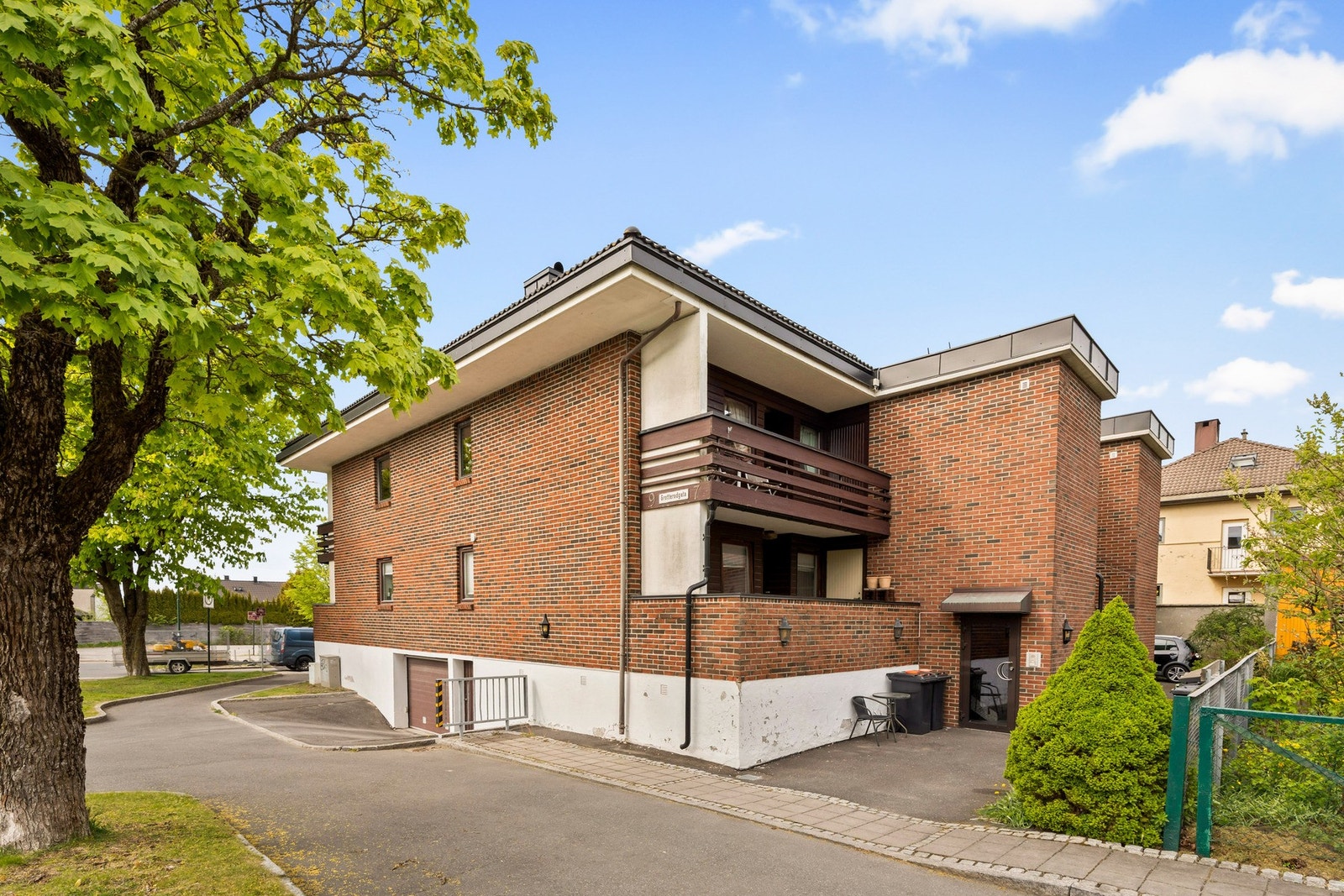 Det er garasjeplass til leiligheten Galleribilde